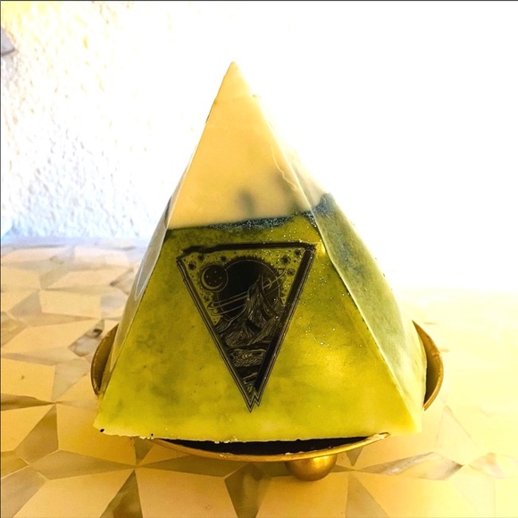 NWT Mountain Primrose Candle - Picture 2 of 2